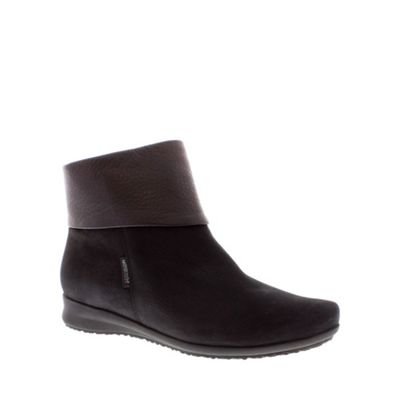 Black 'Fiducia' ankle boots